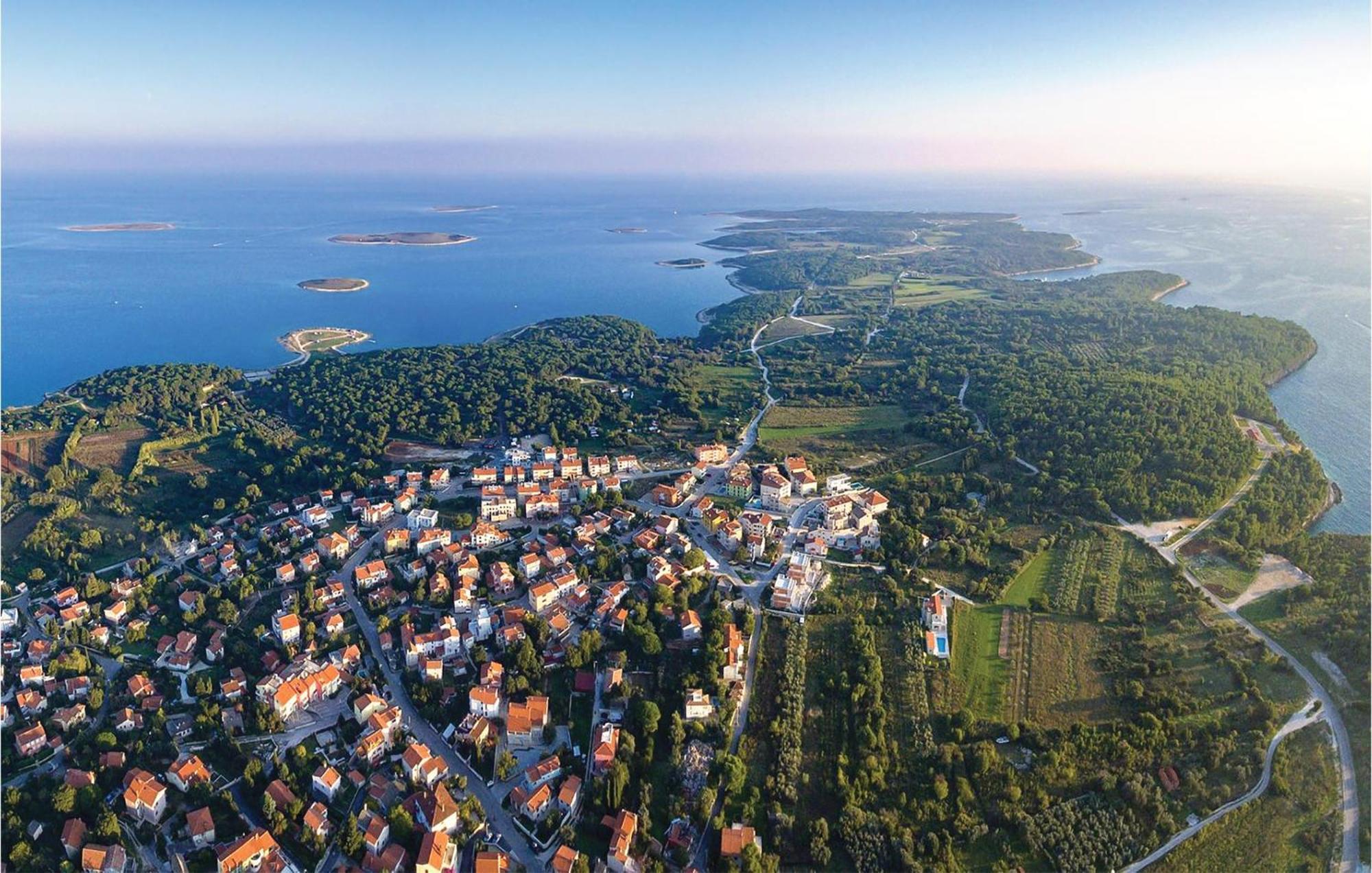 Lovely Apartment In Premantura With Wifi Экстерьер фото